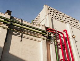 Kolana bezszwowe ze stali nierdzewnej – Klucz do trwałych instalacji przemysłowych