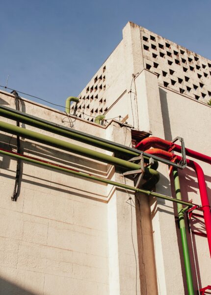 Kolana bezszwowe ze stali nierdzewnej – Klucz do trwałych instalacji przemysłowych