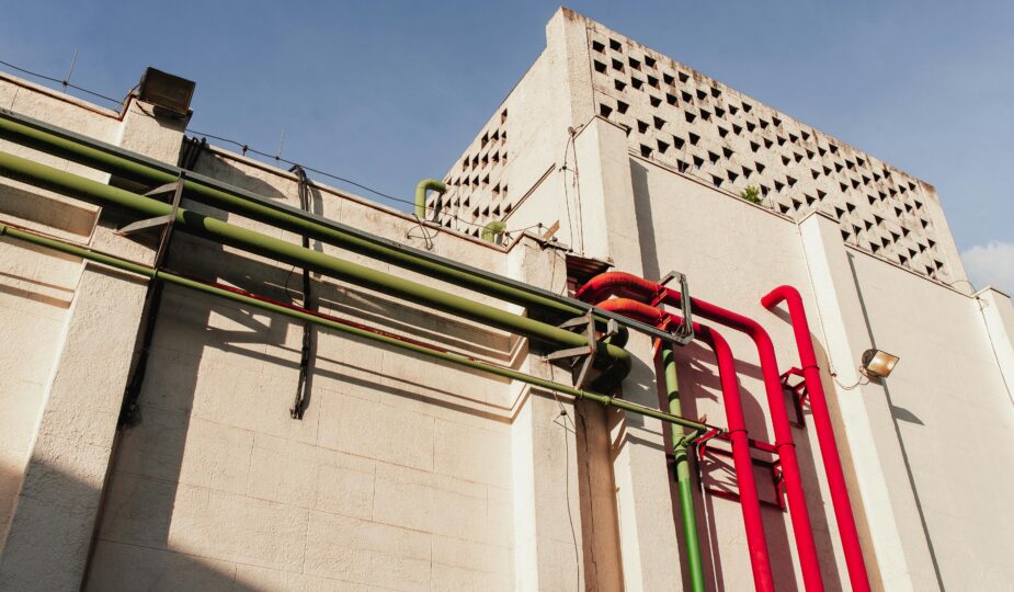 Kolana bezszwowe ze stali nierdzewnej – Klucz do trwałych instalacji przemysłowych